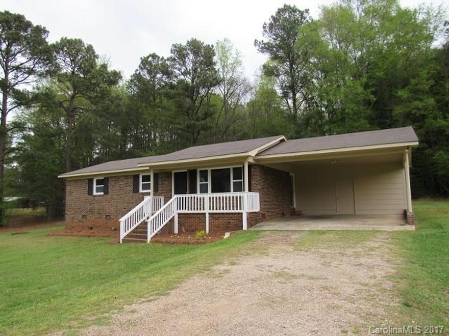 Newly remodeled home, nice size bedrooms, laminate flooring, new deck, stainless steel appliances, laundry room, 2-car carport, large lot size, new light fixtures, beautiful kitchen, lots of storage,  nice neighborhood!