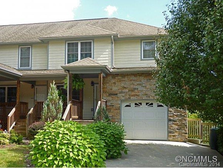 Great end-unit 3BR townhome with lower level guest/in-law suite in a friendly neighborhood convenient to shopping, AVL airport and BP Towne Square. HDWD main level, tiled kitchen, berber carpet upstairs and downstairs. Lots of storage and large single attached garage. Long range views with some pretty sunsets. Rear deck and front porch to relax and greet joggers, bicyclers, and neighbors walking by.