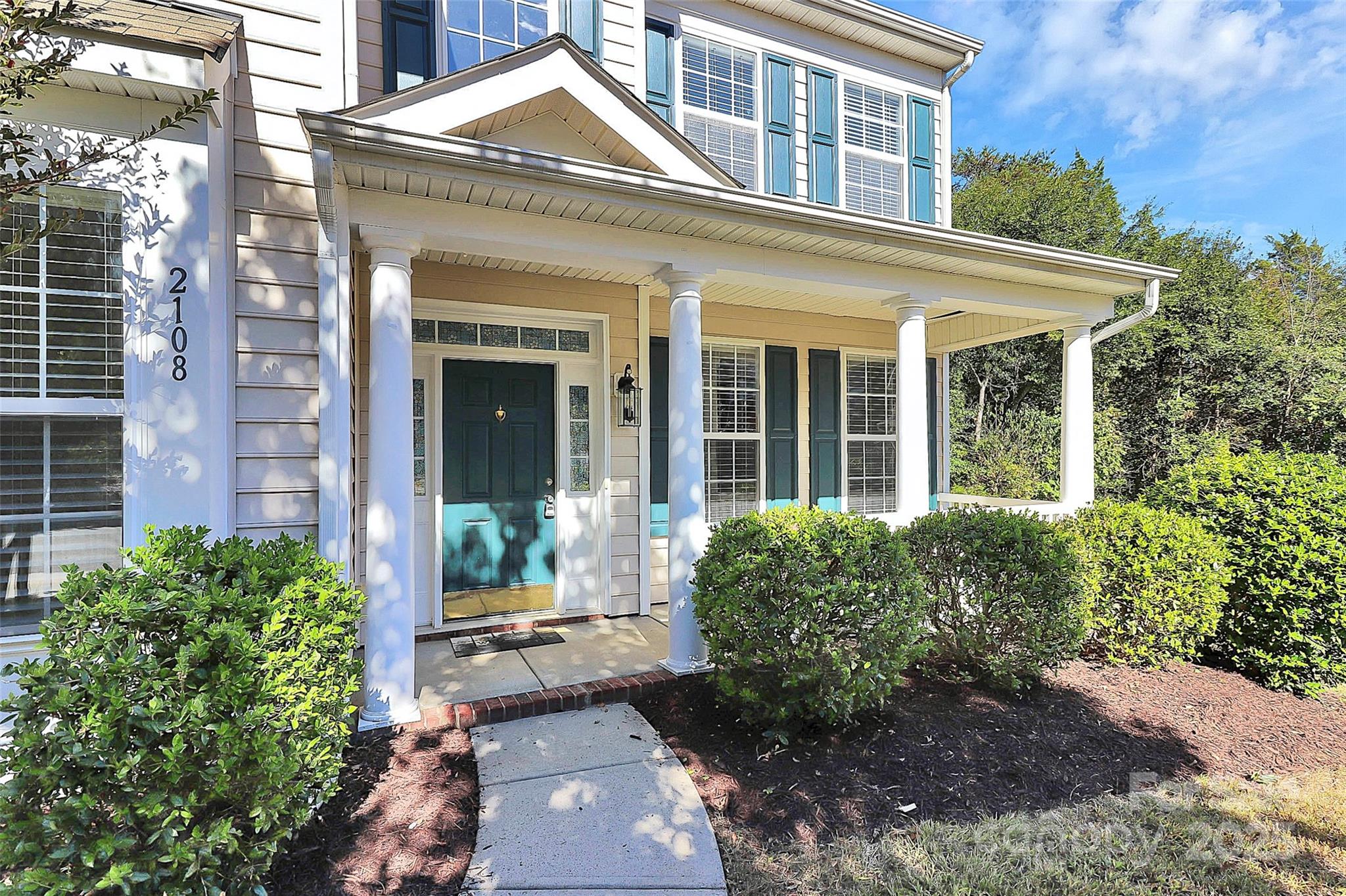 2108 Oakcliffe Court