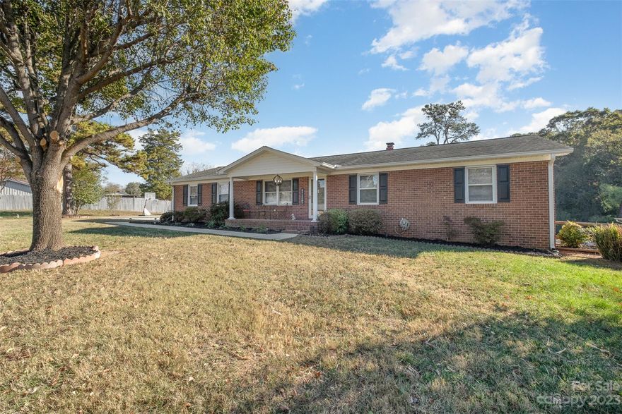 Welcome home to your new completely remodeled home in a well-established, HOA-free, neighborhood with an in-ground pool and pool house.
Everything in this gorgeous home has been updated!
All new kitchen with custom cabinets and countertops, new energy-efficient appliances.  Large laundry room just off the kitchen with sink and new washer and dryer.  Fireplace with new stonework. Beautiful freshly stained and finished real hardwood floors, new carpet, garage floor professionally finished and sealed by Armour Pro Concrete Coating. Well and HVAC both new.  The basement is heated and cooled, floors and walls were painted with drylock paint. 
The pool house is also newly remodeled with everything you need to entertain including a bathroom and plenty of space to prepare all the treats for your summer gathering.
Schedule your showing of the gorgeous home today!

Agent related to seller