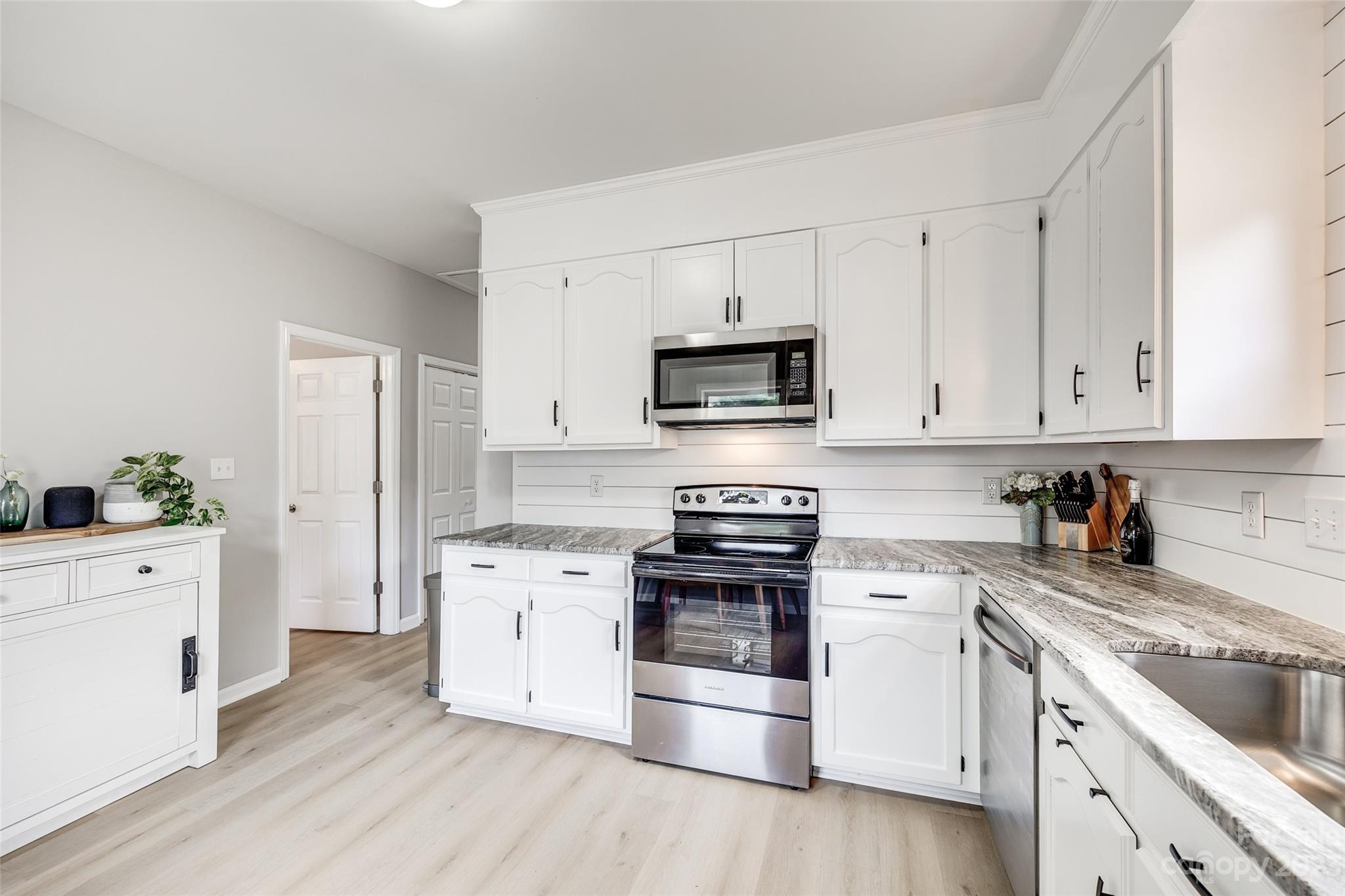 Adams Bluff - Residential