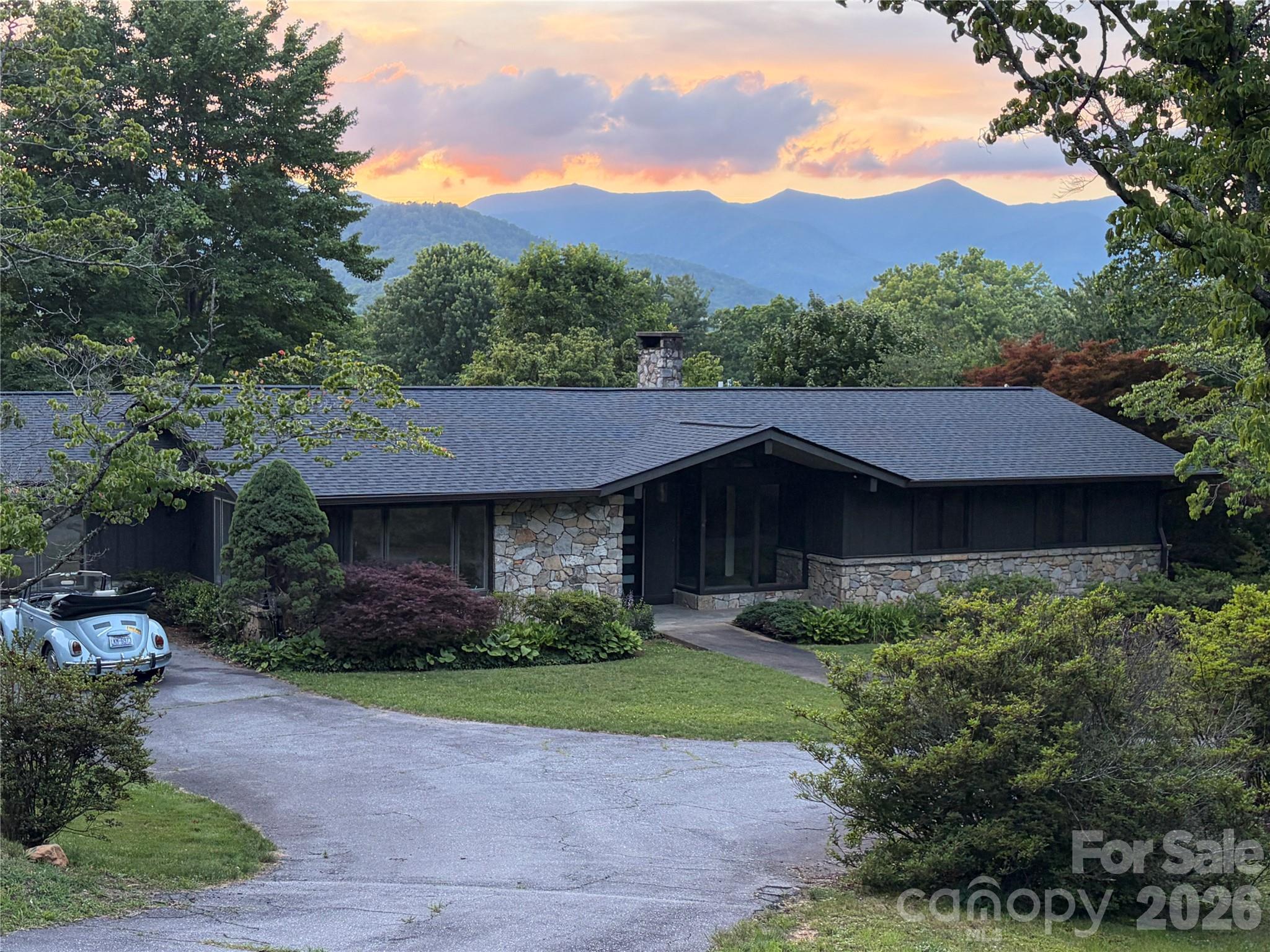 208 Dogwood Lane