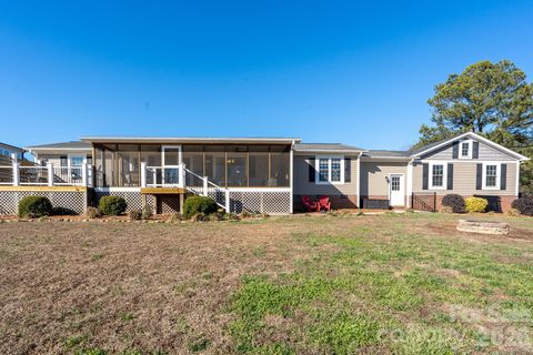 Photo of 523 Harbor Road, Norwood, NC 28128 (MLS # 4337924)