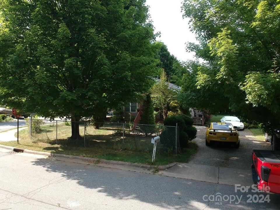 17 Buttonwood Court