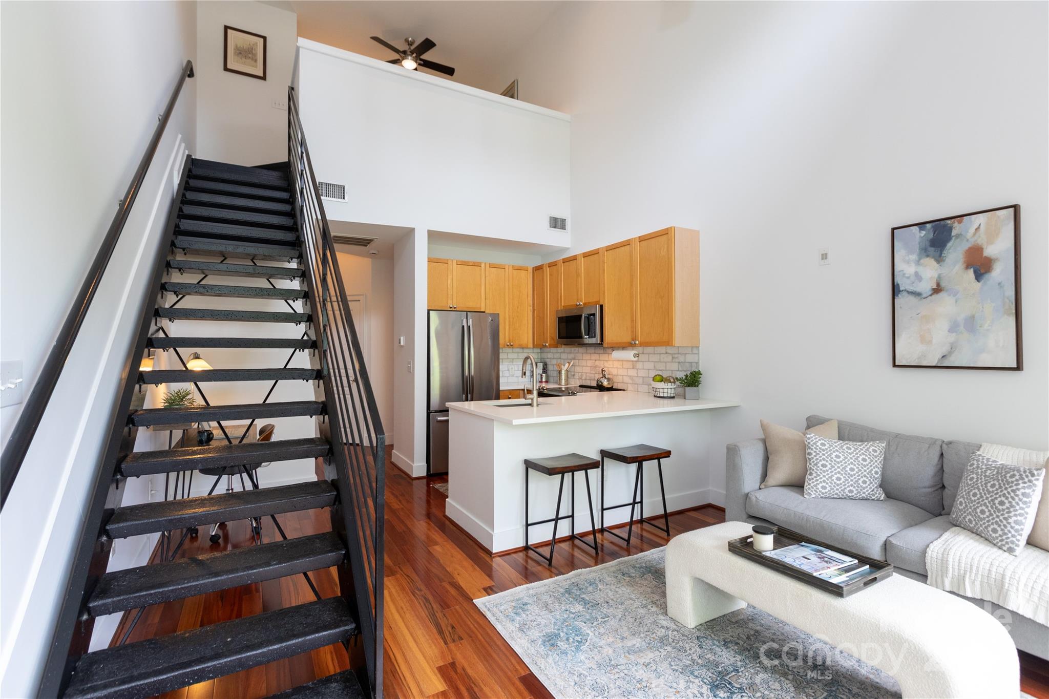 115 E Park Avenue 428