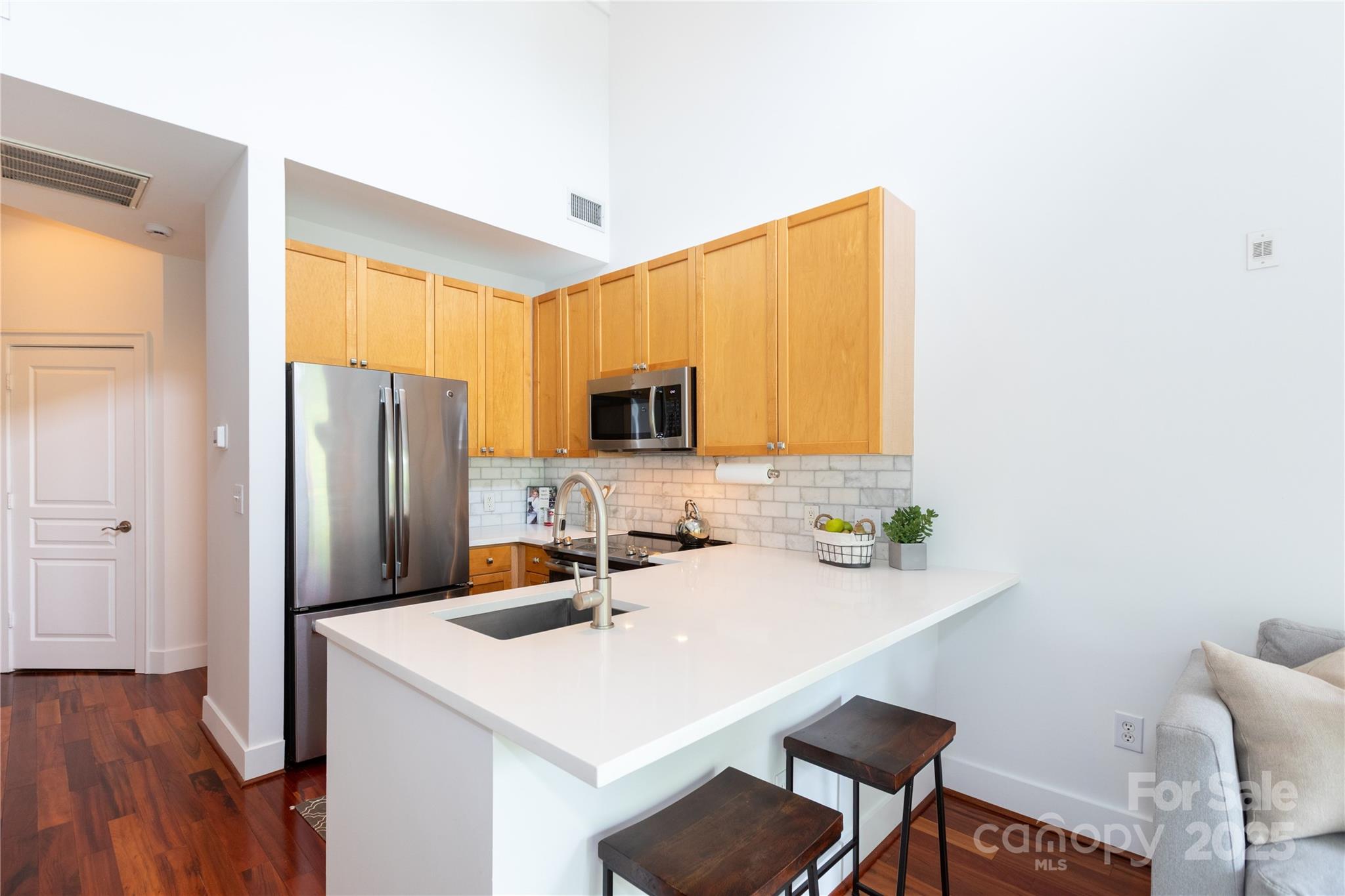 115 E Park Avenue 428