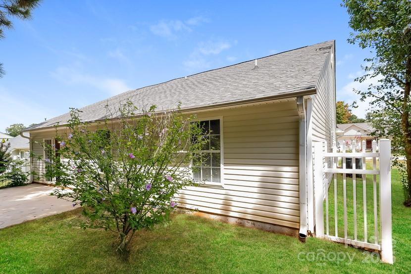 Oaks Of Broadway - Residential