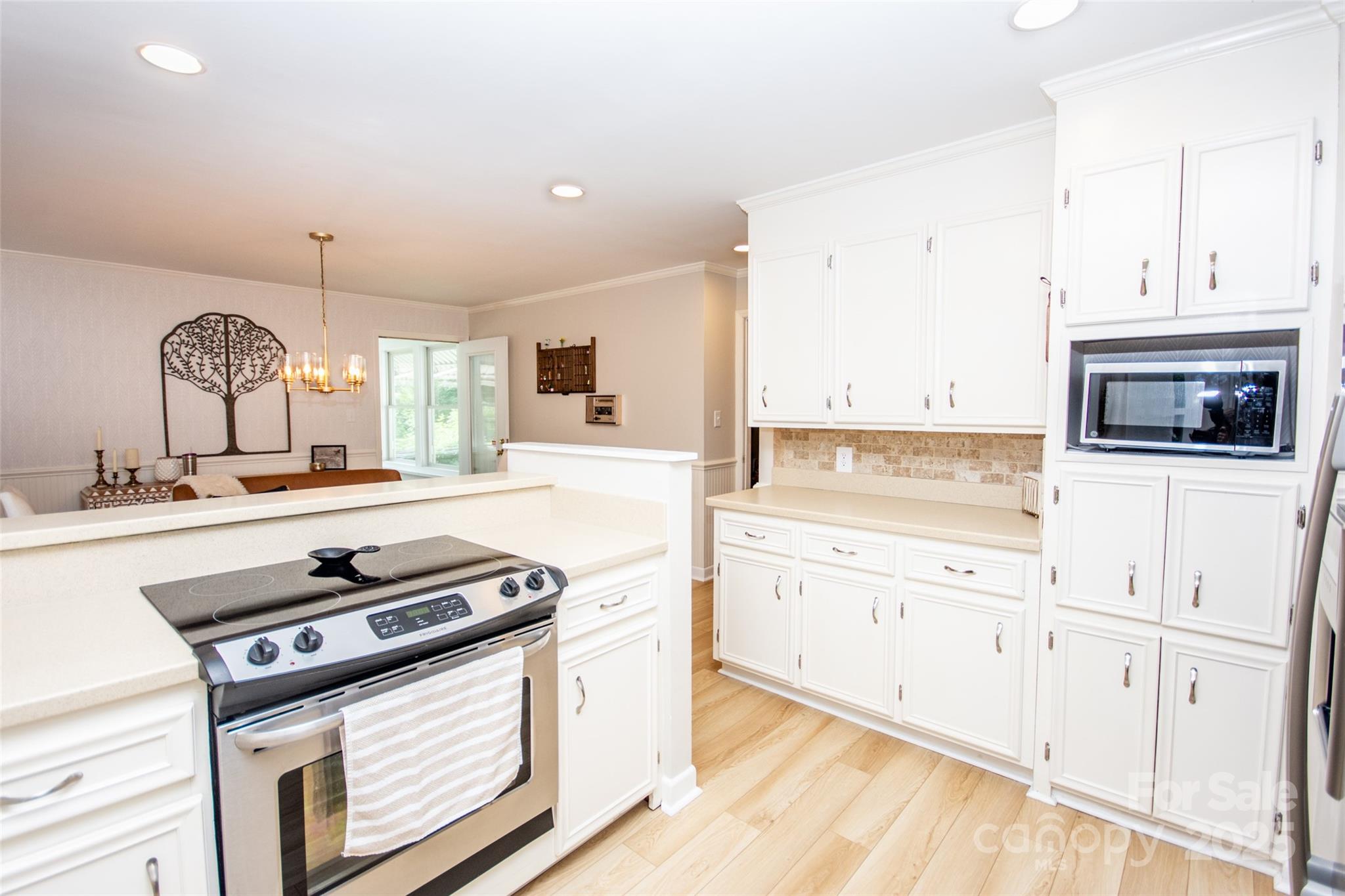 899 Wendover Road 29
