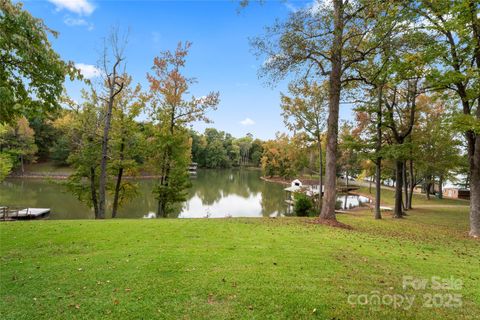 Photo of 3733 Fox Valley Road, Charlotte, NC 28278 (MLS # 4304657)