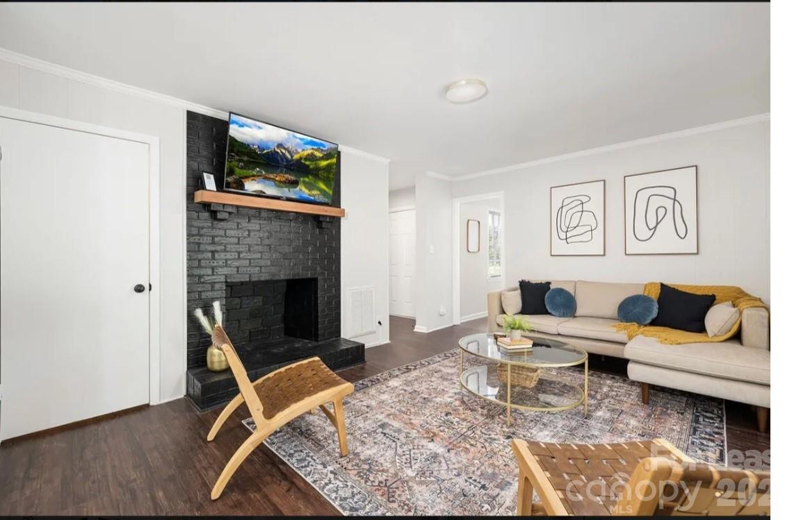 3909 Woodbriar Trail