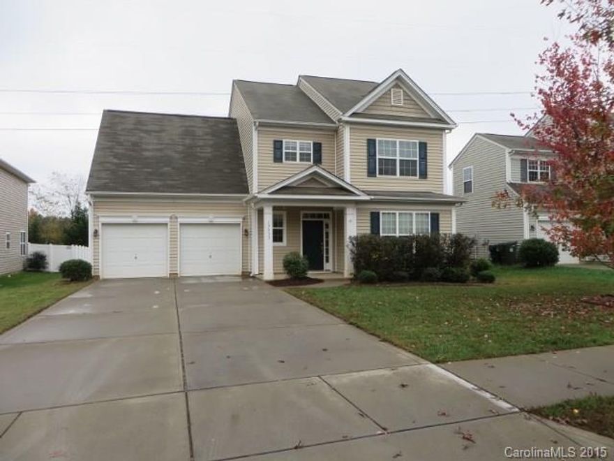 Location is the Key for this two-story home in conveniently located neighborhood located just off 1-77 and Birkdale Area! Lower level offers Den w/gas fireplace, Breakfast Nook Dining Room, Kitchen with stainless appliance and cabinets galore, living room or office area.  All bedrooms are located on the upper lever and are ample size.  Bonus Room could make 4ht bedroom.  2 car garage, rear patio and more.  Great neighborhood with amenities and close to shopping and I-77! A must see!