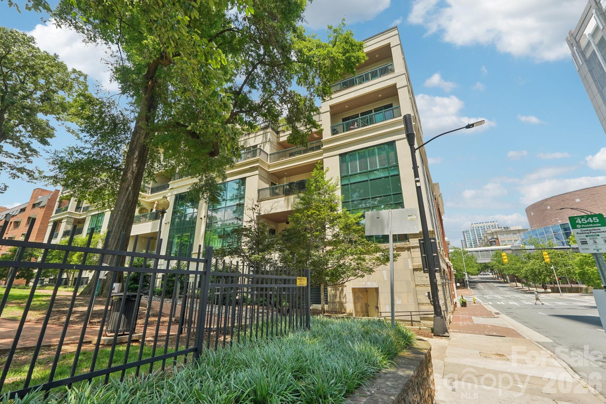 229 N Church Street 401