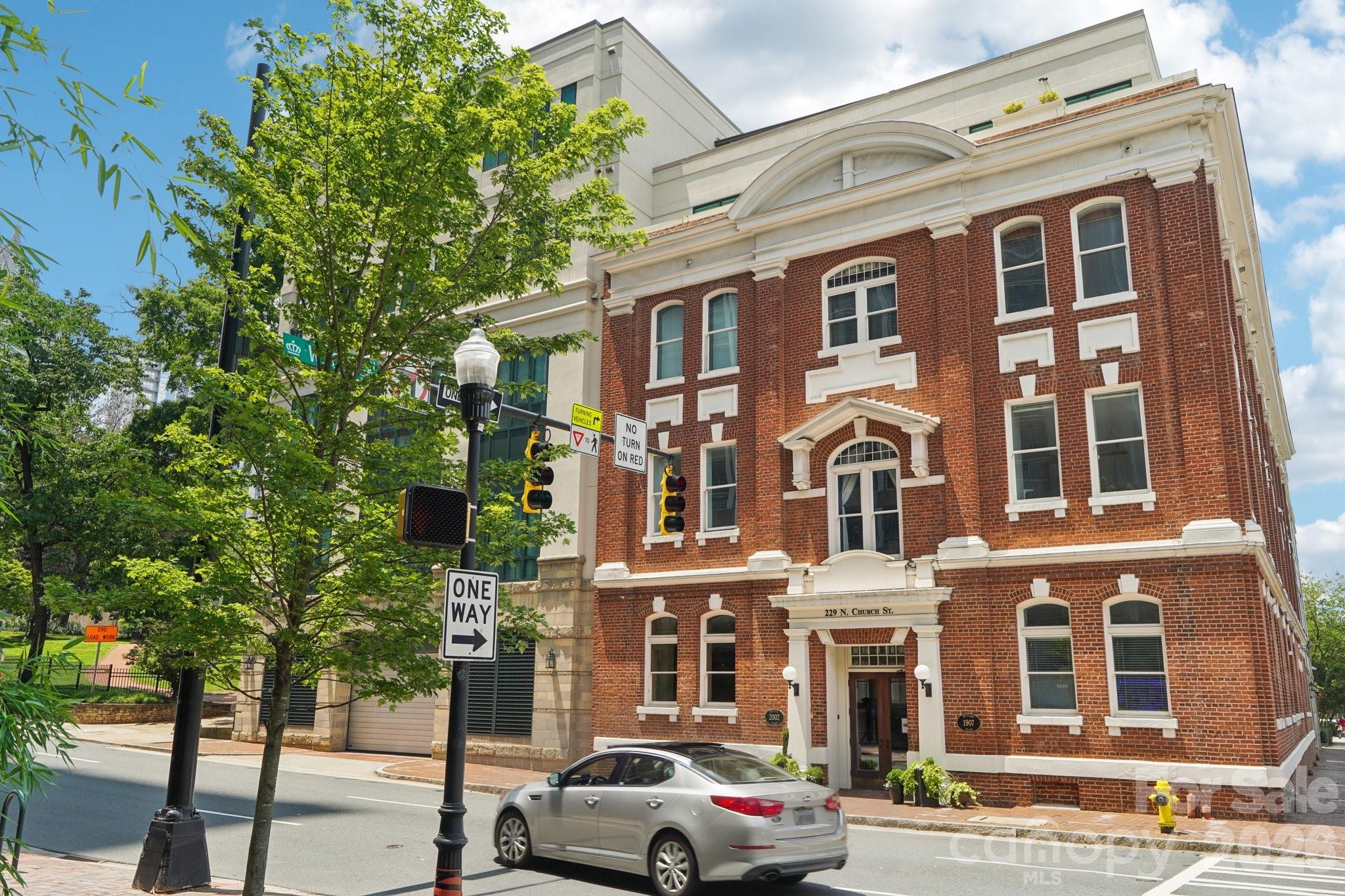 229 N Church Street 401