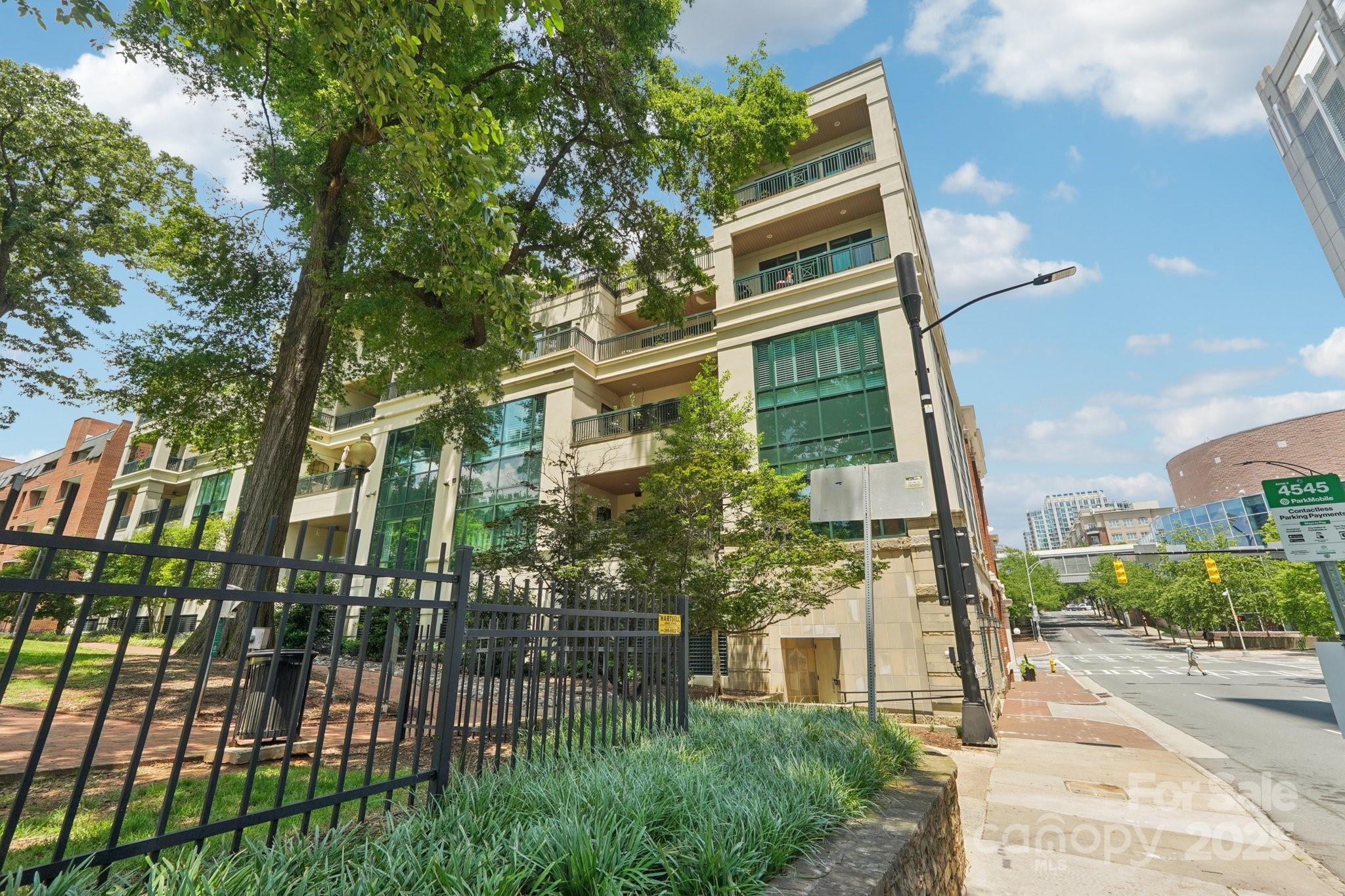 229 N Church Street 401