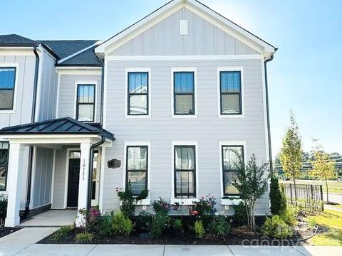 Photo of 10153 Meeting House Drive NW, Huntersville, NC 28078 (MLS # 4364127)