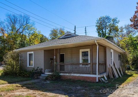 Photo of 156 Edwards Avenue, Swannanoa, NC 28778 (MLS # 4313162)