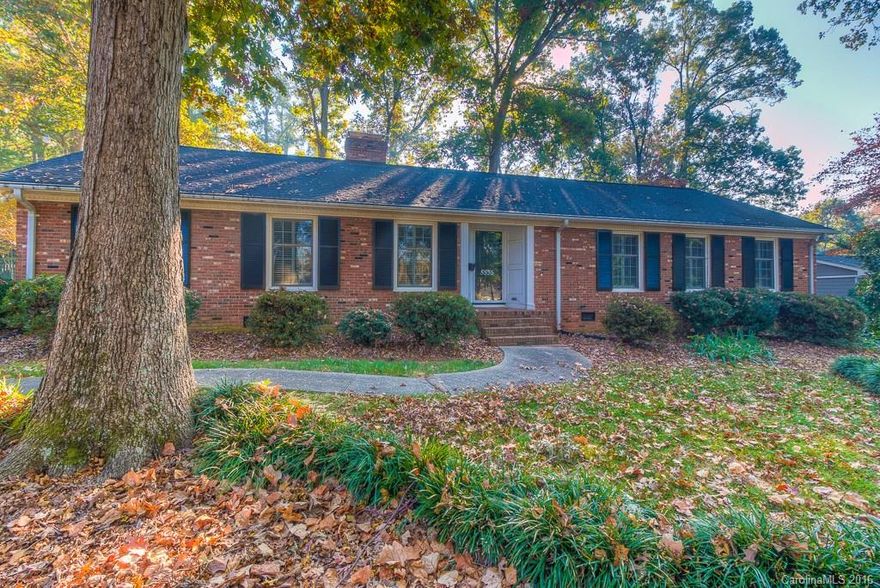 Spacious ranch with FOUR bedrooms in desirable Sherwood Forest. Adjacent to Cotswold and just minutes to Uptown, this home offers two living areas (including cozy den with fireplace), large kitchen/breakfast room, 2 1/2 baths... plus a sunroom. Original, beautiful hardwoods throughout, along with plantation shutters and 2 inch blinds. Currently assigned to Cotswold, AG & Myers Park schools.