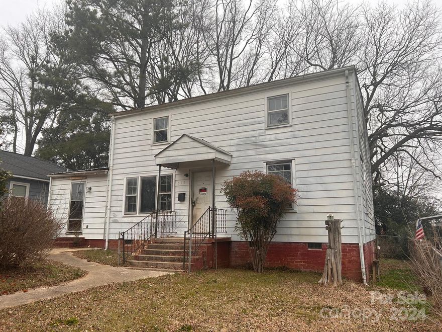 Great Investment that’s conveniently located to downtown as well as I-77. Spacious yard that is fenced.