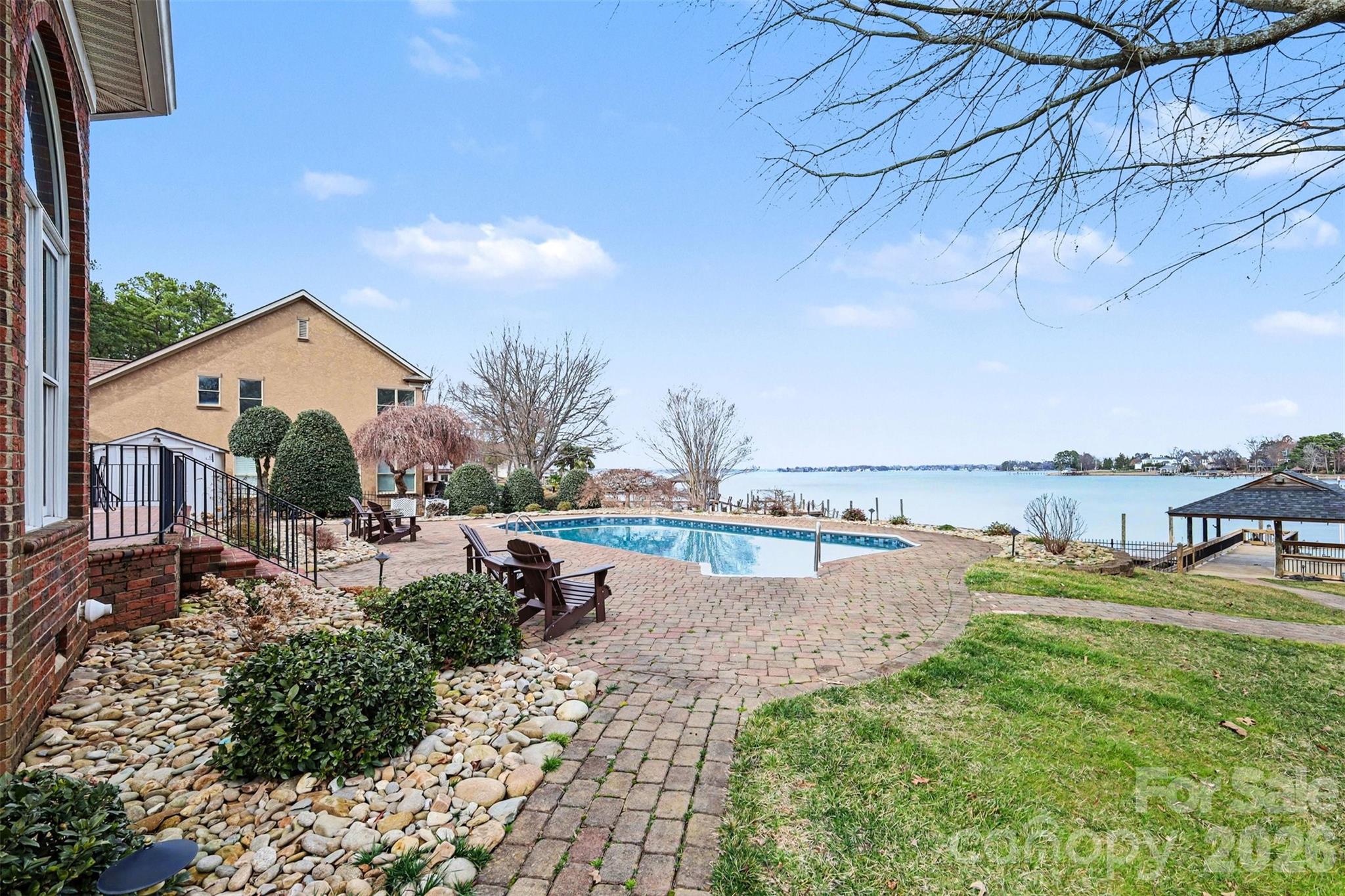 Island Forest - Residential