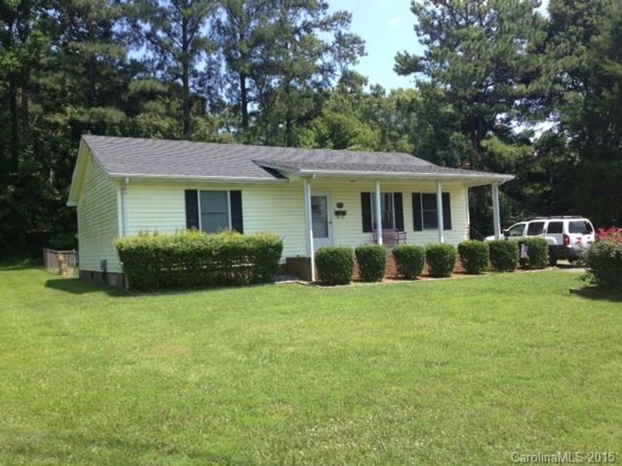 Close to Downtown Charlotte! This cozy two bedroom 1 bath single family home in Sedgefield area can't be beat! Great Schools and an awesome lot with a fenced yard.

Bedrooms
2 Bed

Bathrooms
1.5 Bath

Size
1200 sqft.