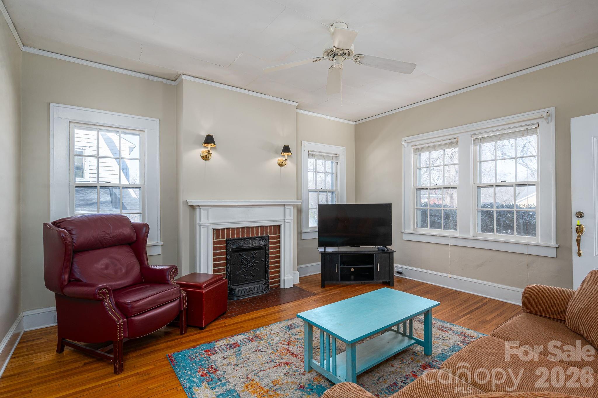 609 Hillcrest Avenue