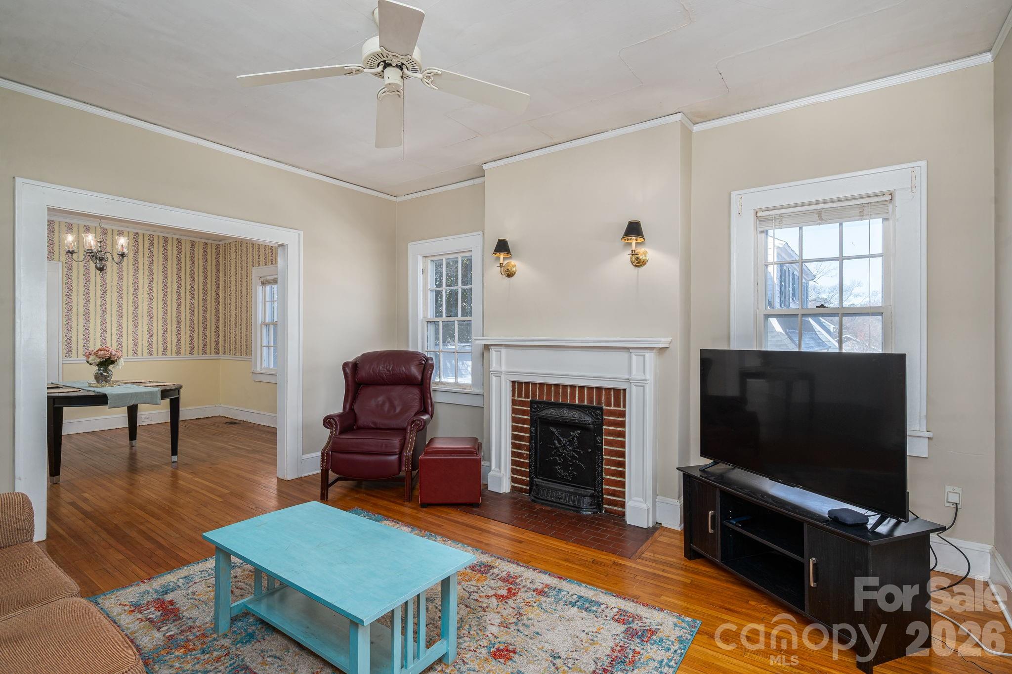 609 Hillcrest Avenue