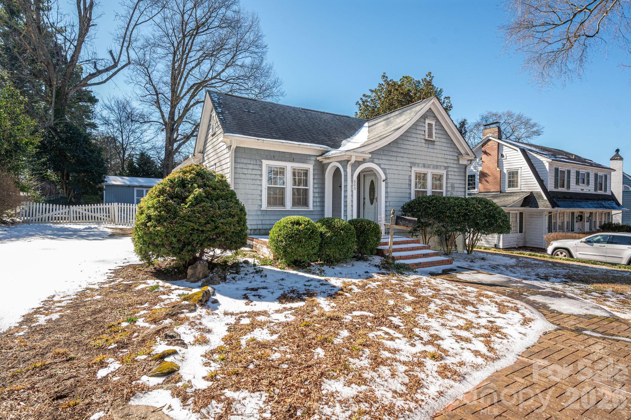 609 Hillcrest Avenue