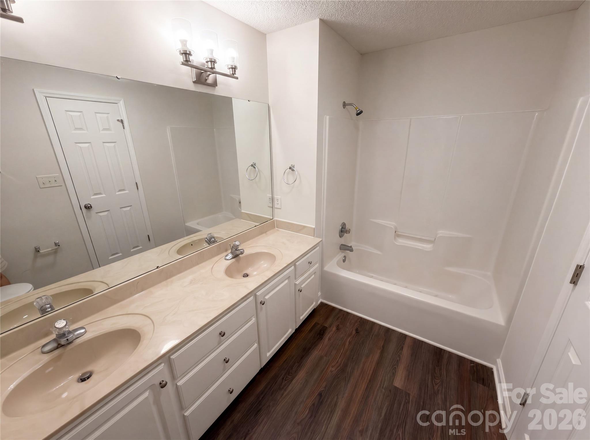Charlton Oaks - Residential
