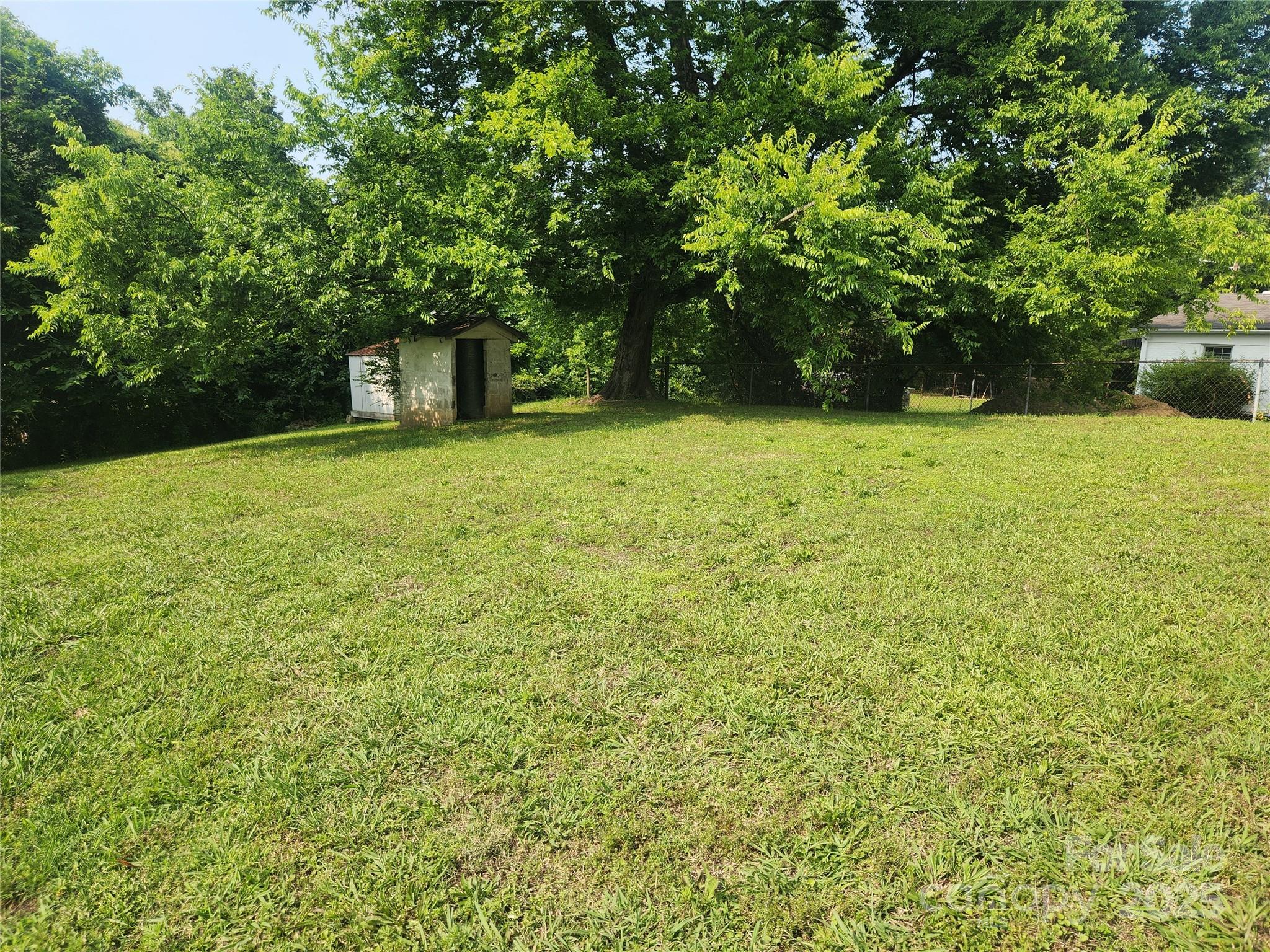 76 Sumner Avenue NW