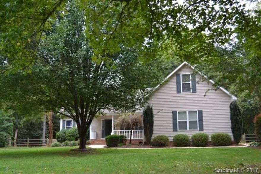 Awesome home with a split bedroom, open floor plan. This home sits on 1.3 acres and has great outdoor living space with a screen porch, huge deck, rocking chair front porch and fenced back yard.  Main level has new carpet and fresh paint.  Granite kitchen has new stainless appliances except for refrigerator, tile back splash and eating area.  Awesome space in great room for large gatherings. All living on main level with the exception of a bonus room upstairs. Large, fully enclosed dog kennel.