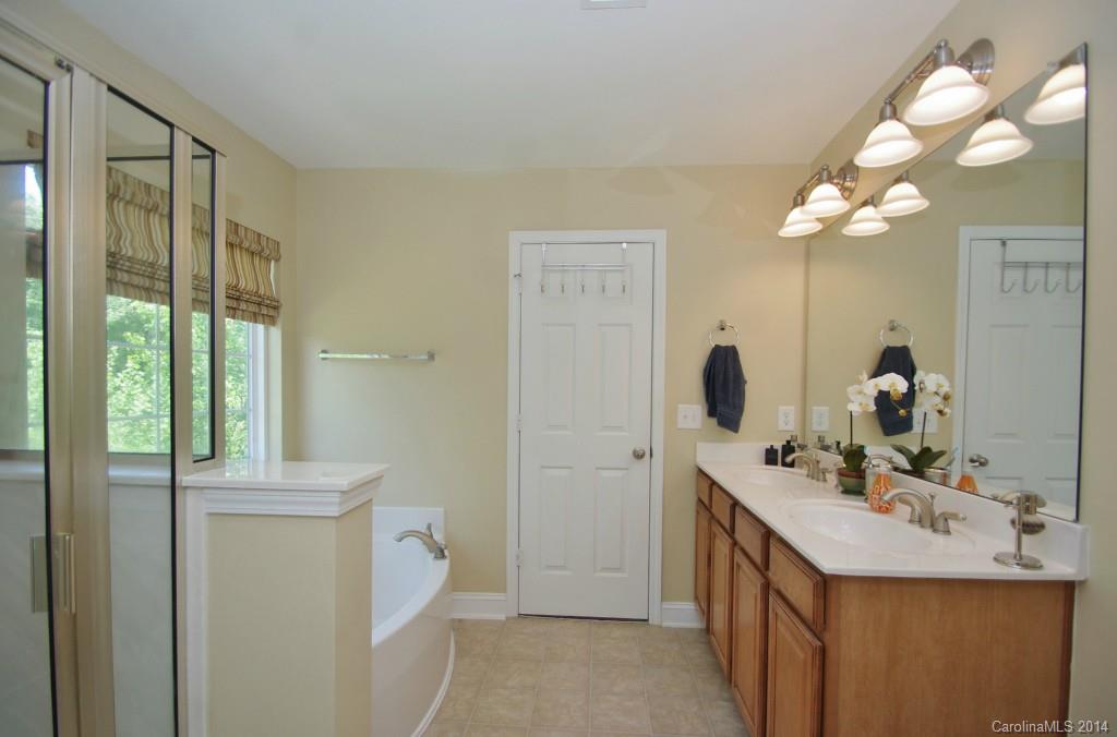 Hamilton Lakes - Residential