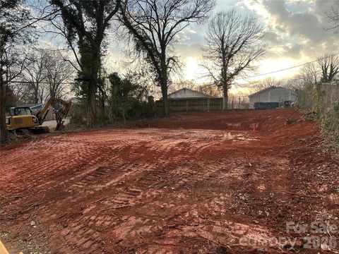 Photo of 2960 Morning Drive, Charlotte, NC 28208 (MLS # 4334139)