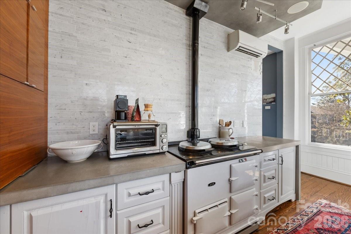 Elizabeth - Residential