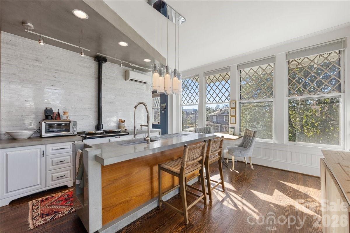 Elizabeth - Residential