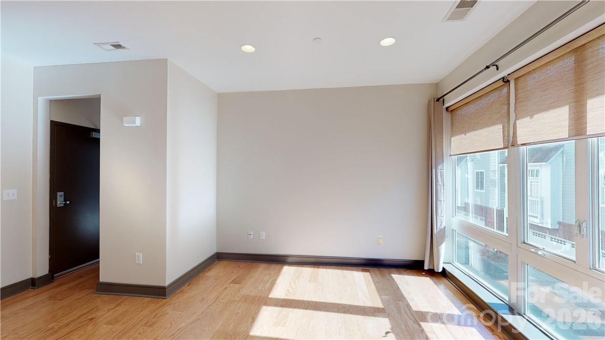 2200 Lyndhurst Avenue 105