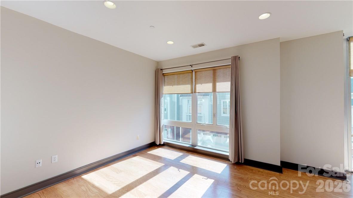 2200 Lyndhurst Avenue 105