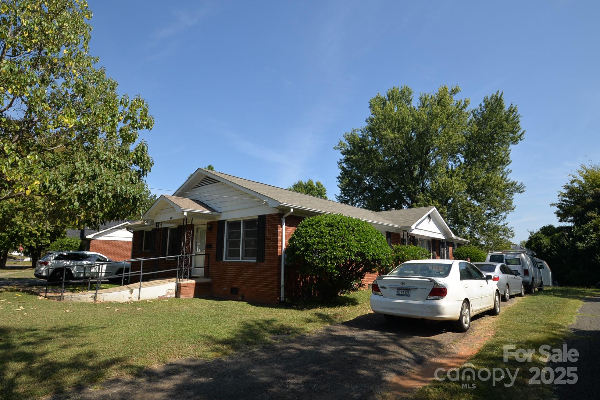 6911 Woodstream Drive