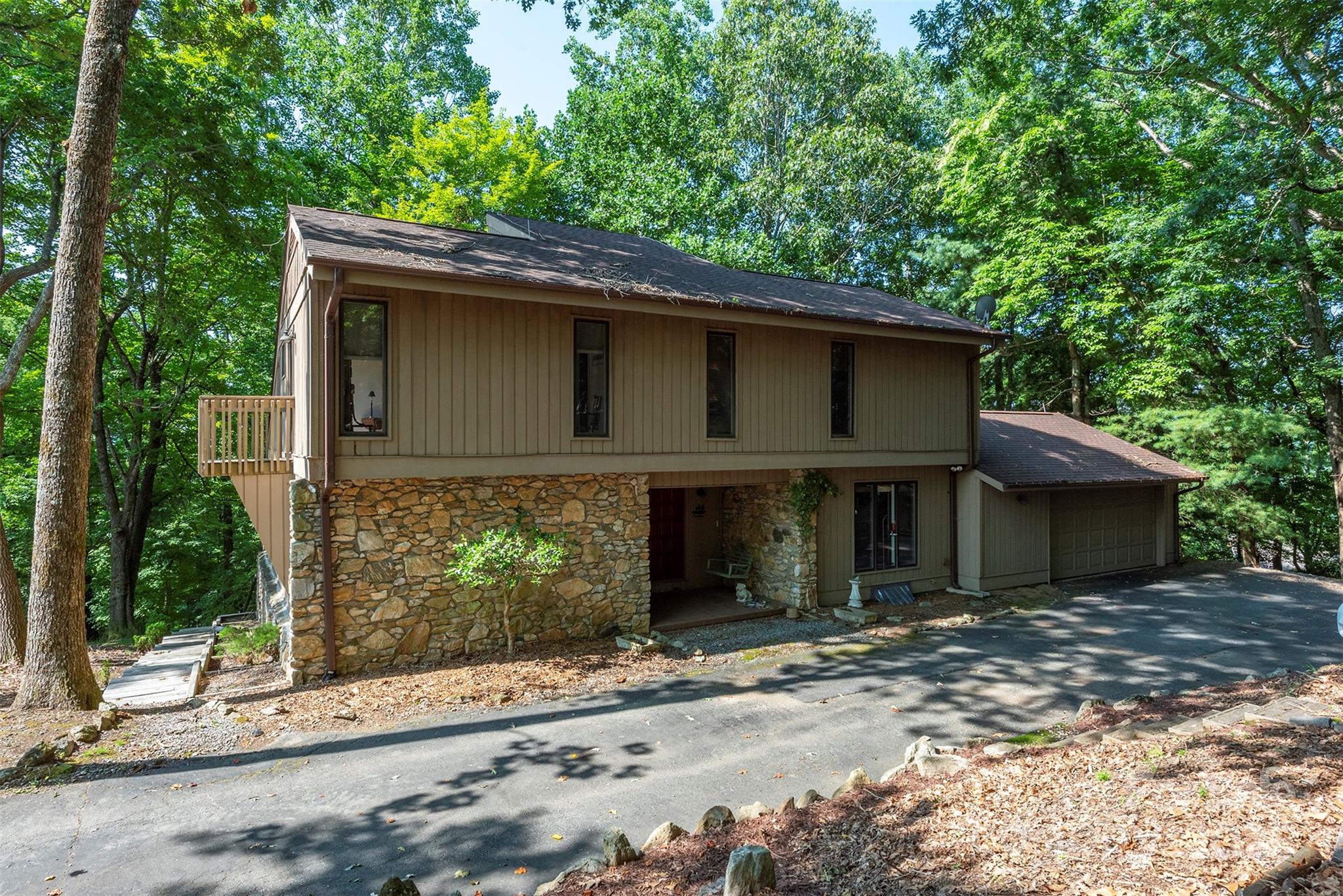 10 Chestnut Ridge Road