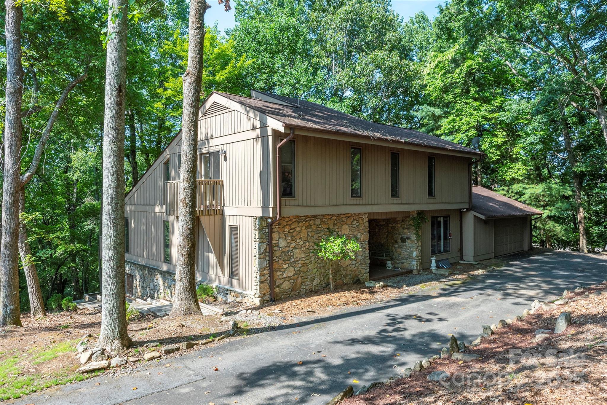 10 Chestnut Ridge Road