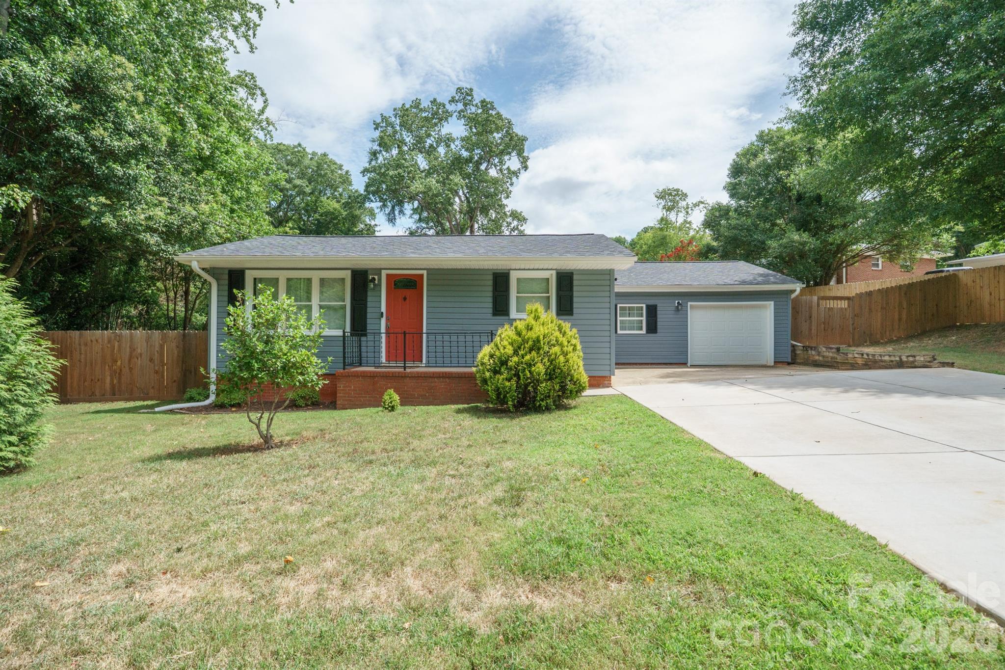 200 Point Circle, Belmont, NC, 28012