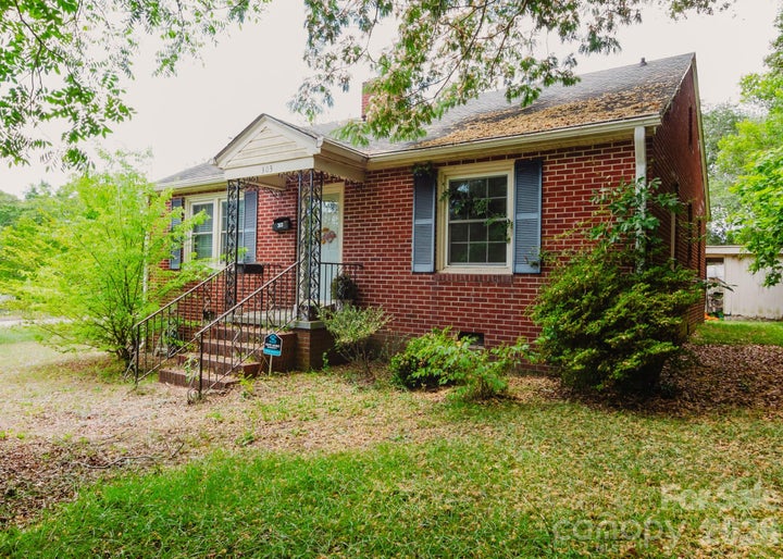 Photo 1 of 28 — 303 Myrtle Avenue, Hamlet, NC 28345