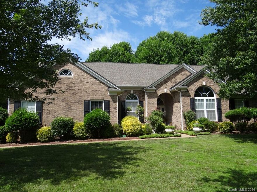 Fantastic Ranch with Side Load Garage in desirable St. Ives!  This beautiful home is situated at the end of a cul-de-sac and features 4 bedrooms and 2 full baths.  Kitchen opens to large Great Room with fireplace.  The Master Suite features dual closets, garden tub, and separate shower.  Covered Patio overlooks the large, well-maintained and private backyard.  Great location, convenient to shopping and schools.