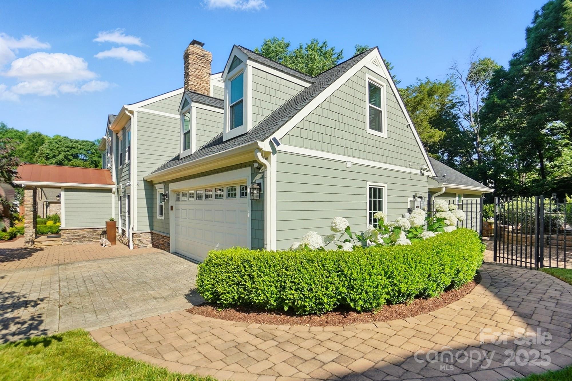 4825 Deanscroft Drive
