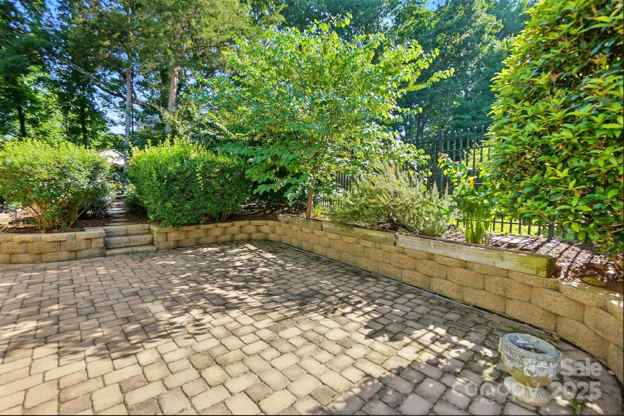 4825 Deanscroft Drive