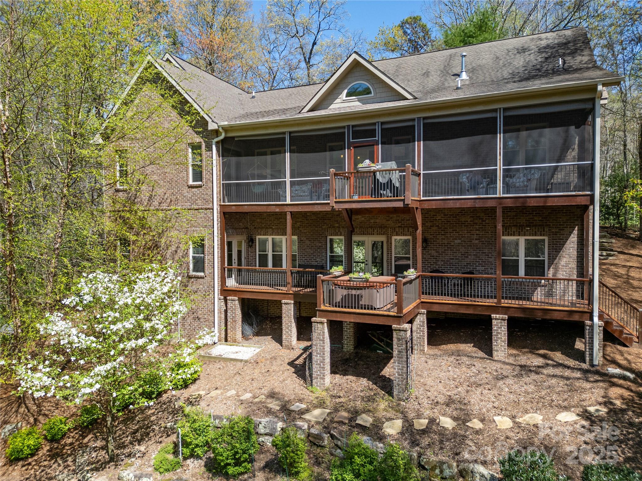 986 Salola Lane L32/U04