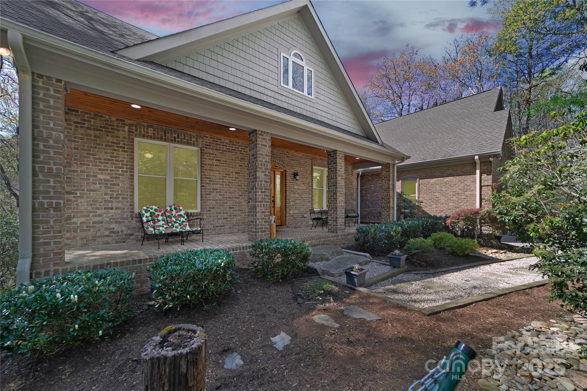 986 Salola Lane L32/U04