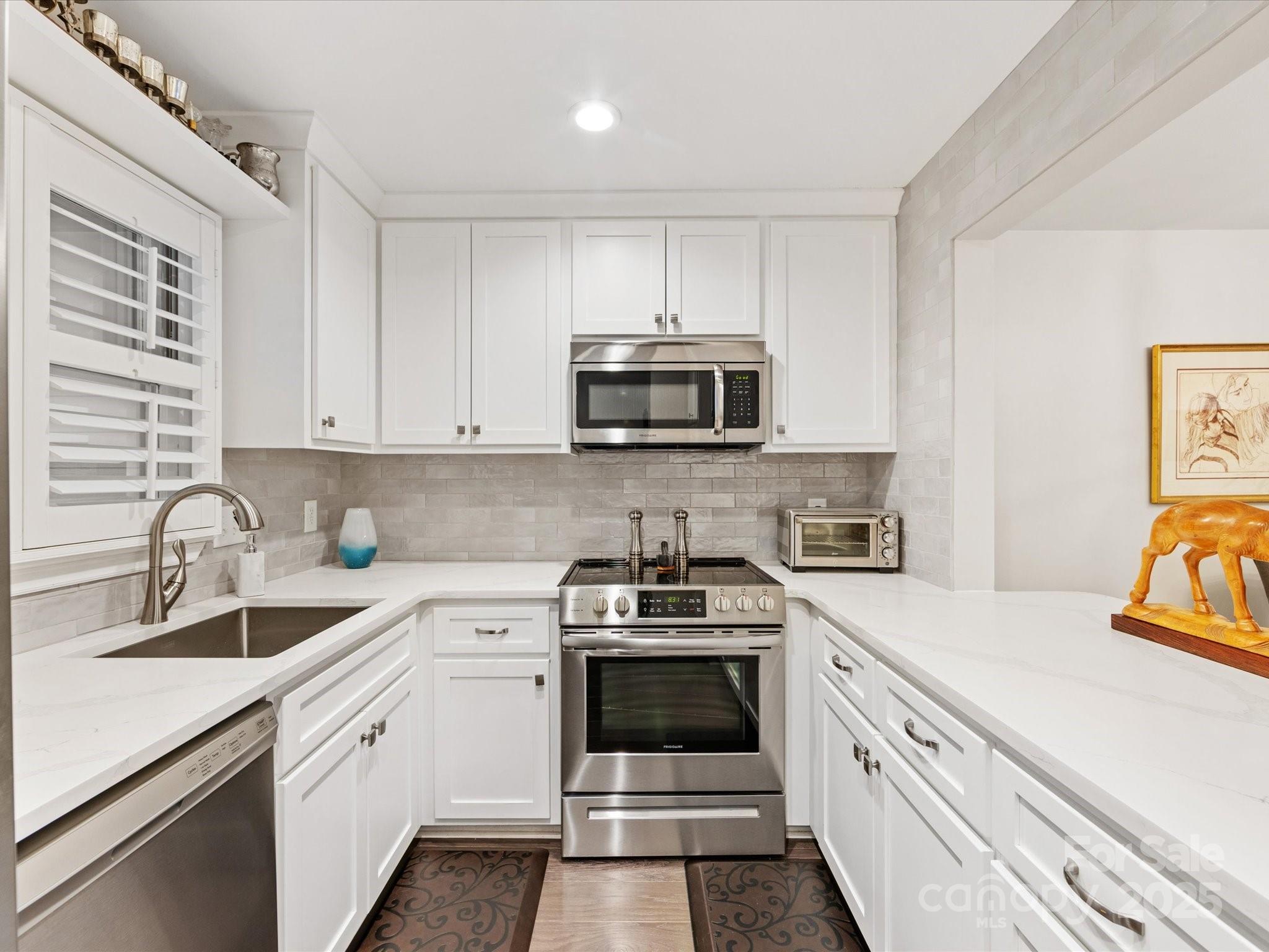 2719 Selwyn Avenue 20