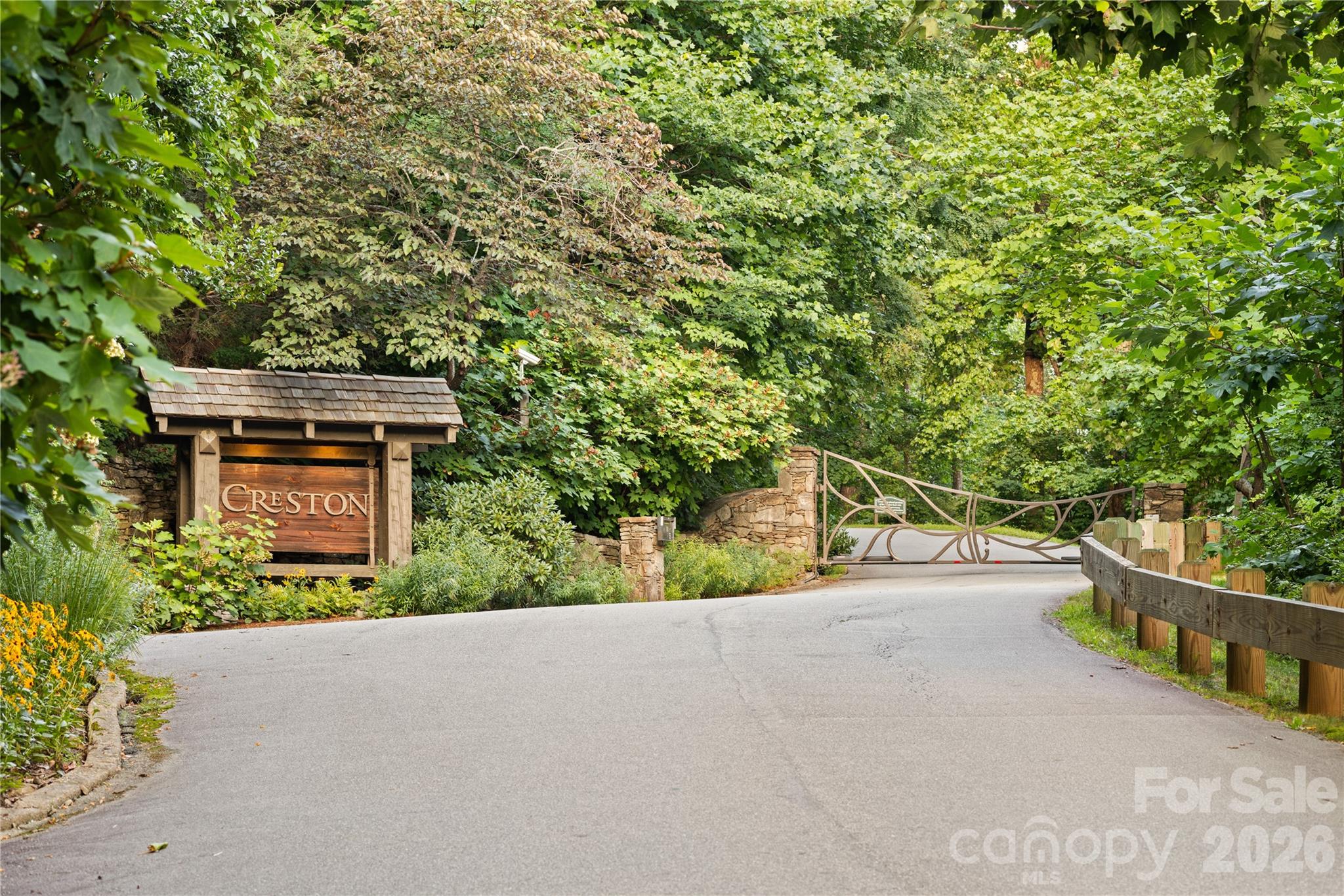 1915 Creston Drive