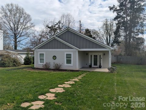 Photo of 113 Mainview Drive, Mooresville, NC 28117 (MLS # 4357423)