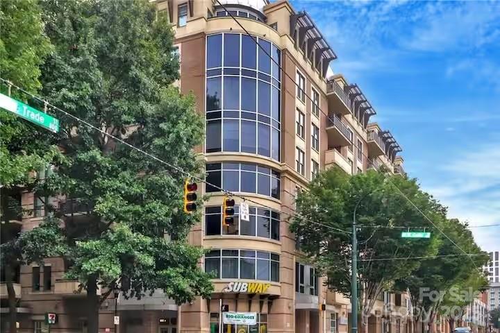 718 W Trade Street 808